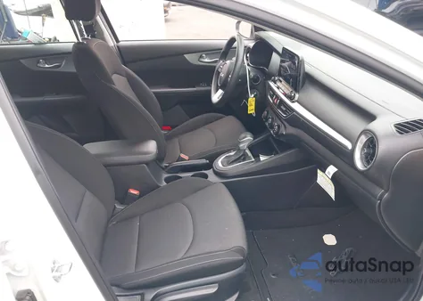 2022 Kia Forte Lxs z USA, uszkodzony, nr VIN 3KPF24AD7NE487564